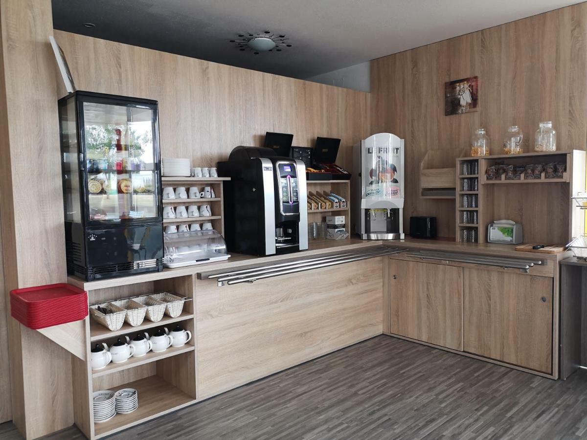 欧里亚克机场原生酒店 外观 照片